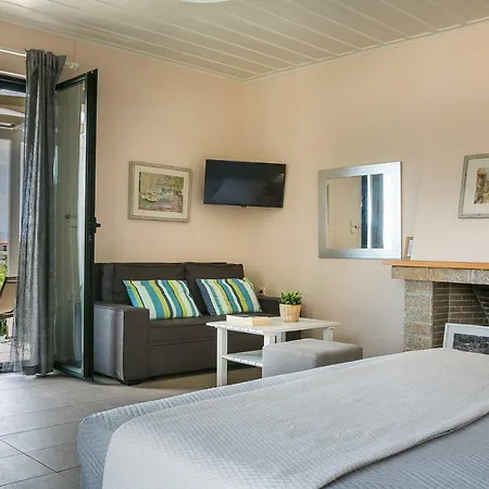 Martini Waterfront בית נופש *