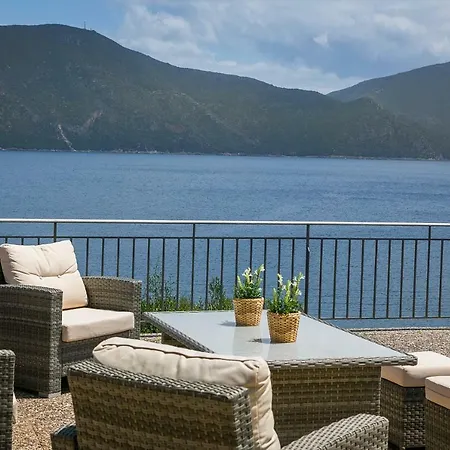 Martini Waterfront בית נופש *