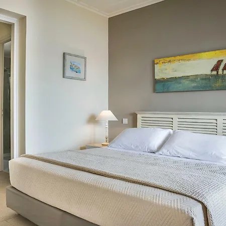 Martini Waterfront فيسكاردو